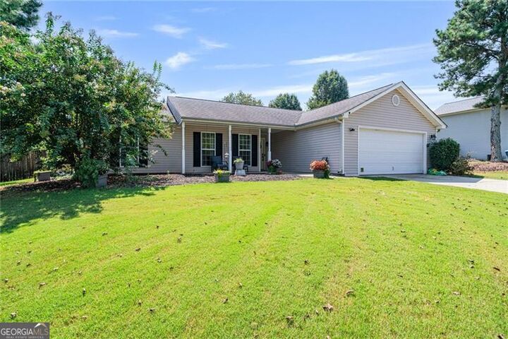 Property Photo: 443 Robins Way GA 30011