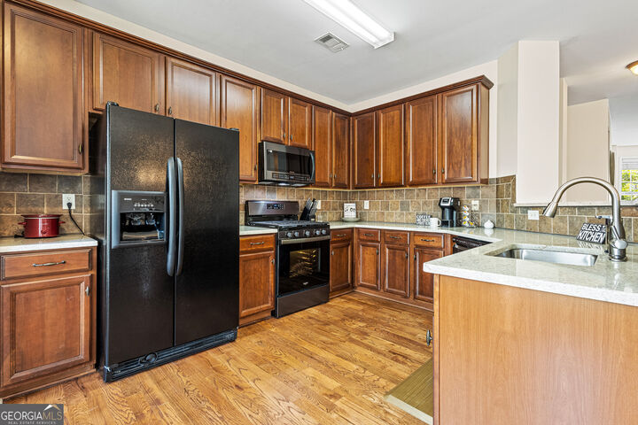 Property Photo: 1565 Oakdale Bluffs Drive SE GA 30126