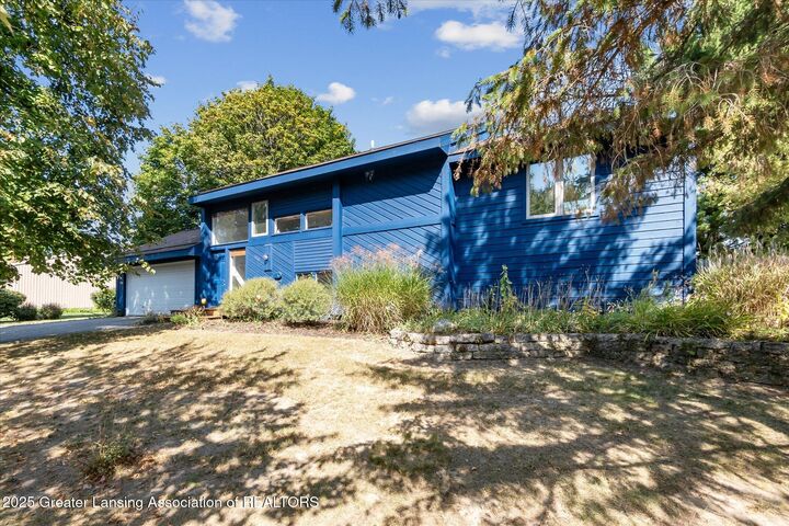 Property Photo:  1138 Cliffdale Drive  MI 48840 