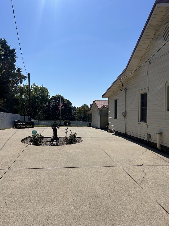 Property Photo:  405 N Townsend St  KY 42437 