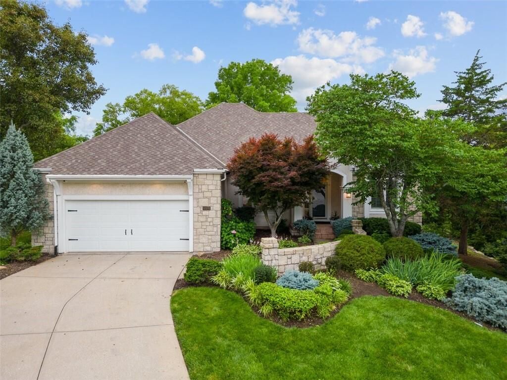 Property Photo:  10181 S Shadow Circle  KS 66061 