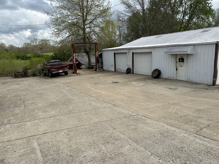Property Photo:  1060 Commercial Drive  KY 40342 