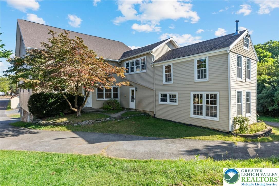 Property Photo: 6350 Robin Lane PA 18106