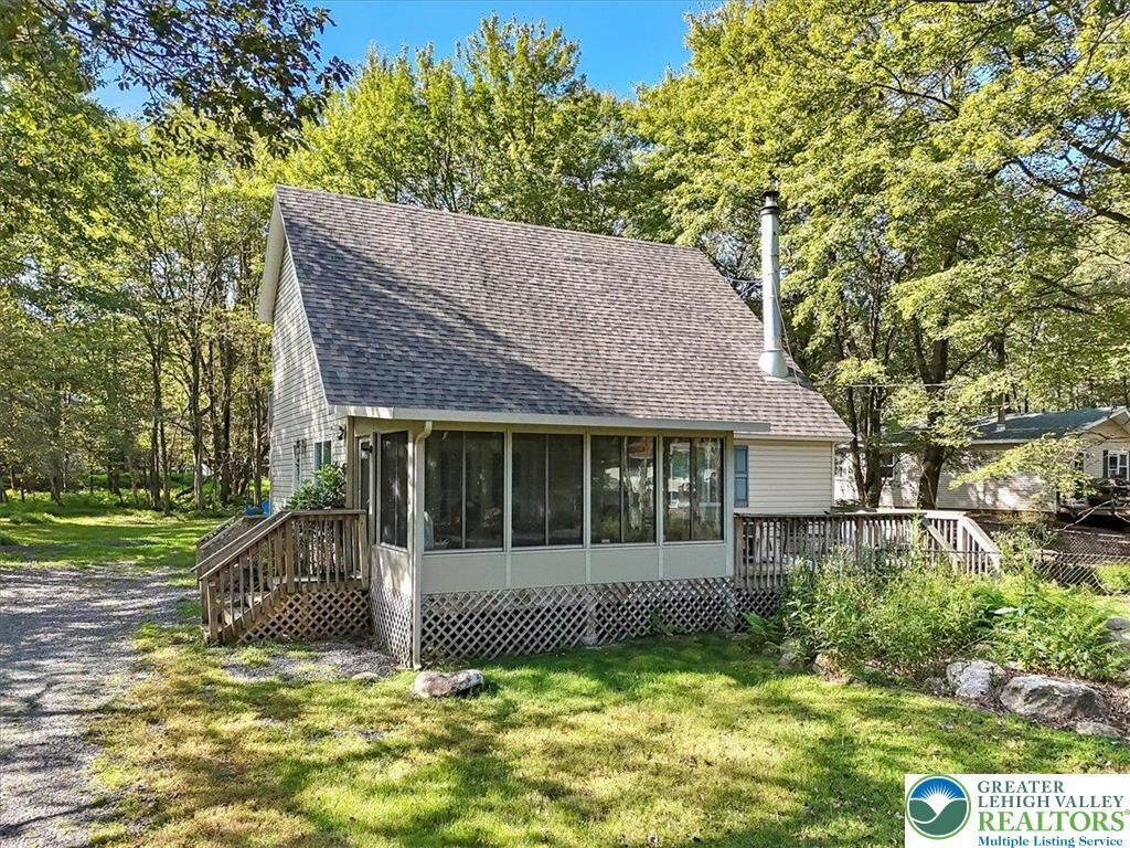Property Photo: 110 Petrarch Circle PA 18210