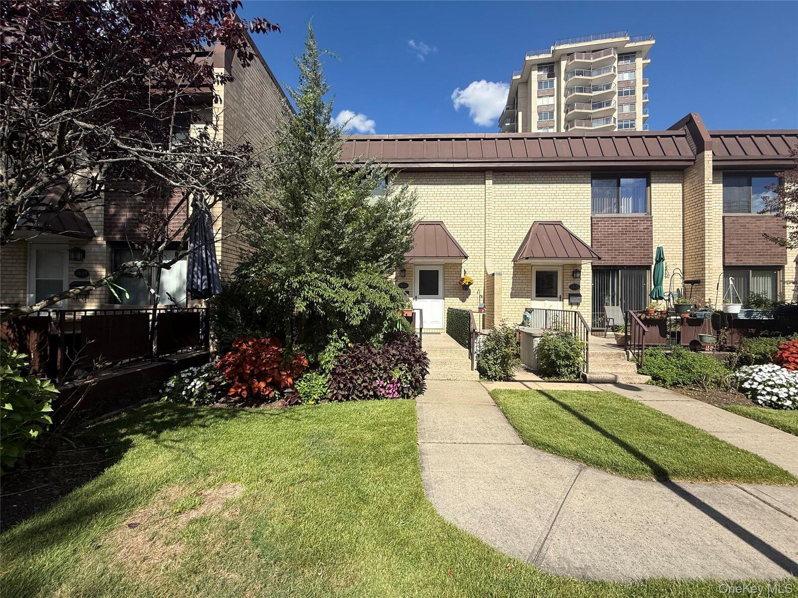Property Photo:  18-21 215th Street Th 24  NY 11360 