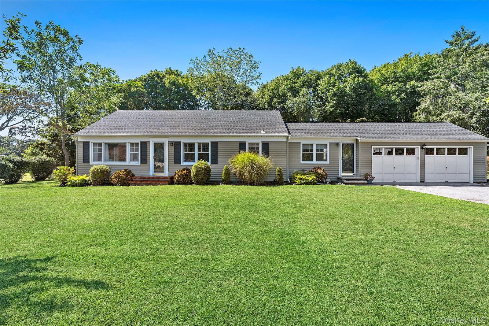 Property Photo:  600 Parkway  NY 11971 
