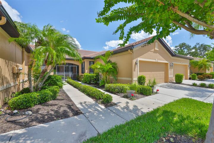 Property Photo: 5831 Sunset Falls Drive FL 33572