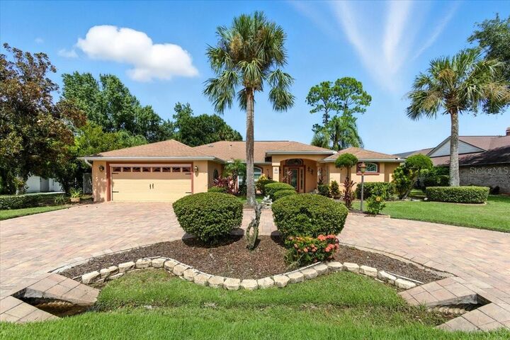 Property Photo: 11 Fountain Gate Lane FL 32137
