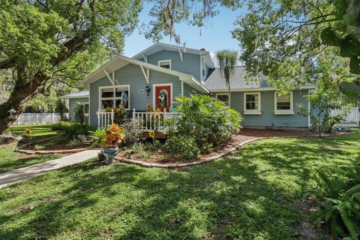 1048 N Grandview Street  Mount Dora FL 32757 photo
