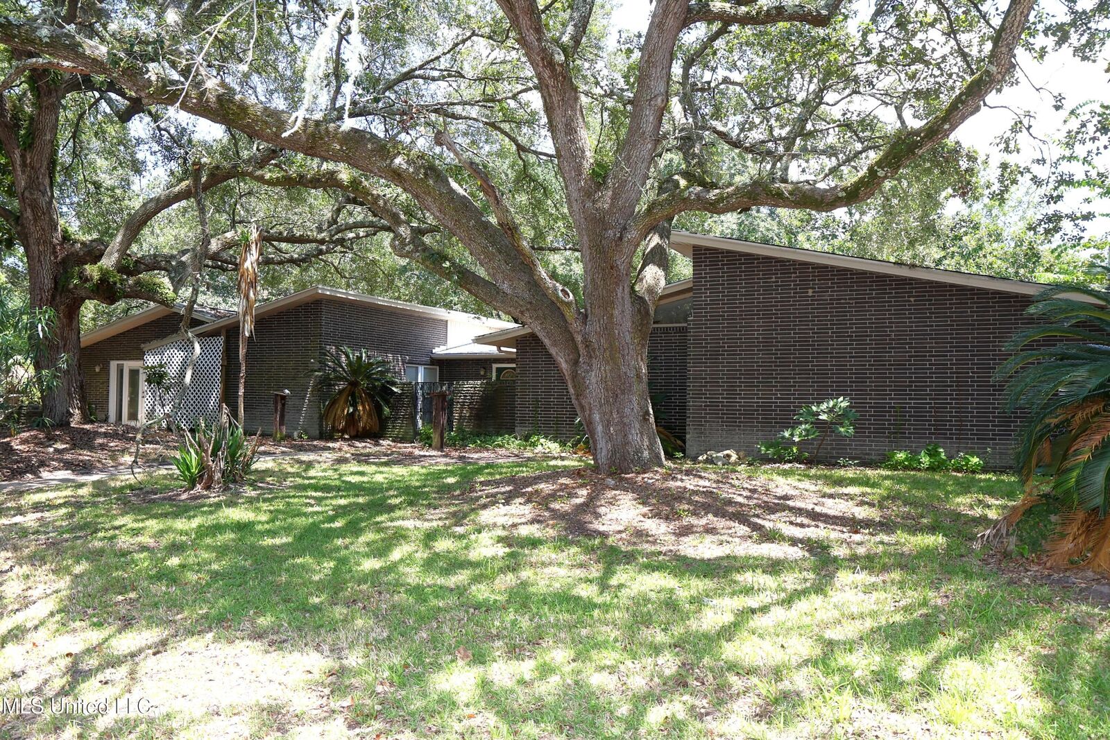 Property Photo:  1040 Del Norte Circle  MS 39581 