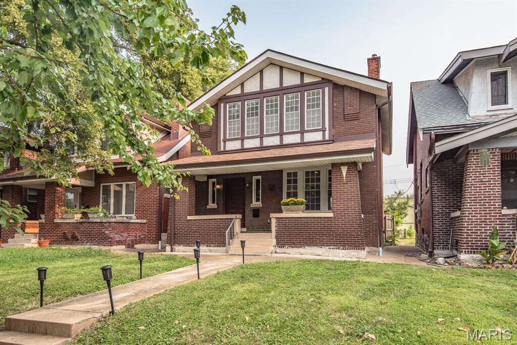 Property Photo: 4255 Lafayette Avenue MO 63110