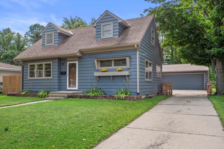 Property Photo: 301 E Lincoln Ave WI 53027
