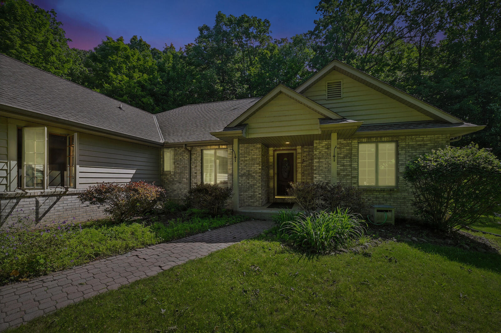 Property Photo: 520 Bayberry Ln WI 53086