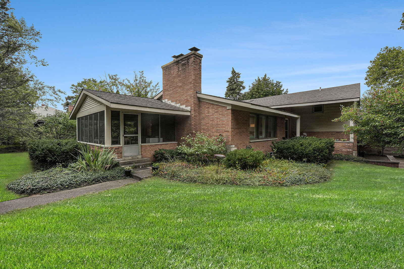 Property Photo: 518 Russwood Street NE MI 49505