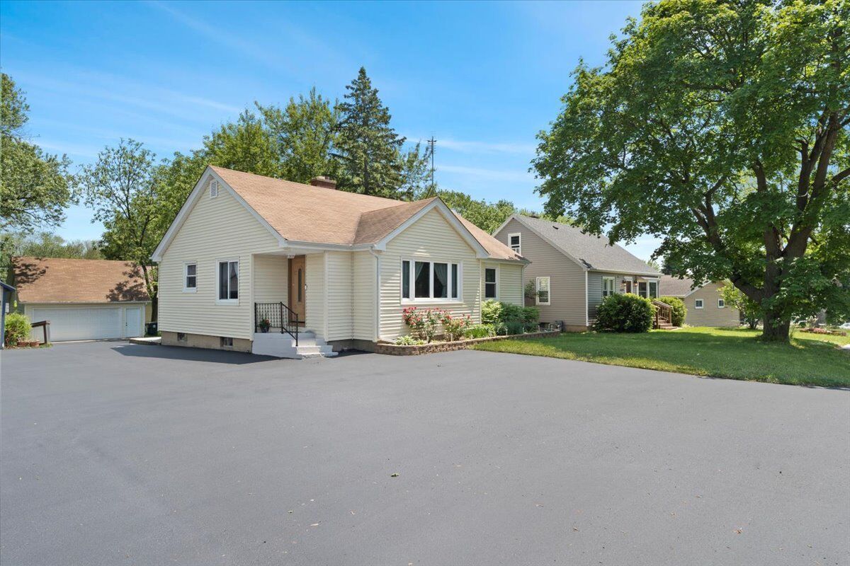 Property Photo:  1033 Osmond Avenue  IL 60002 
