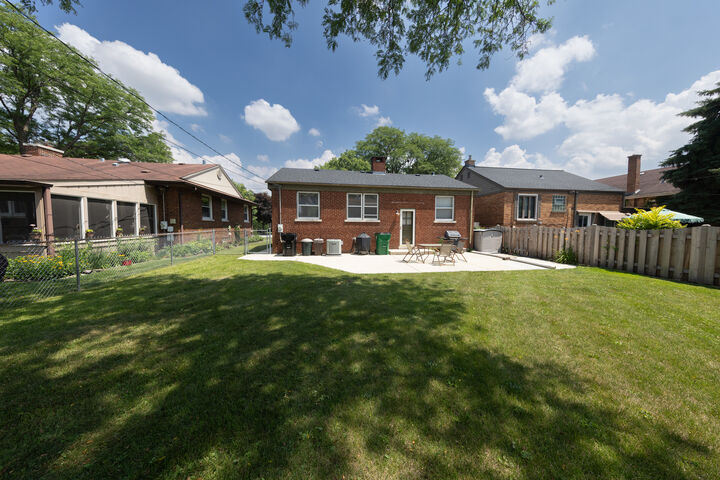 Property Photo:  1406 Portsmouth Avenue  IL 60154 