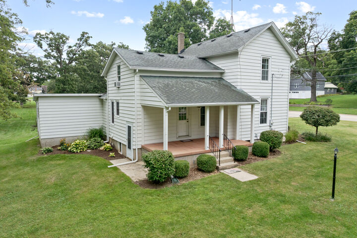 Property Photo:  704 S State Street  IL 60140 