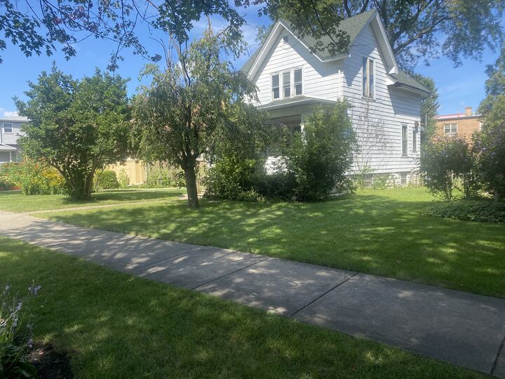 Property Photo:  
