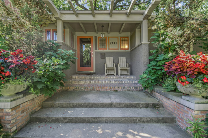 Property Photo:  2111 W Greenleaf Avenue  IL 60645 