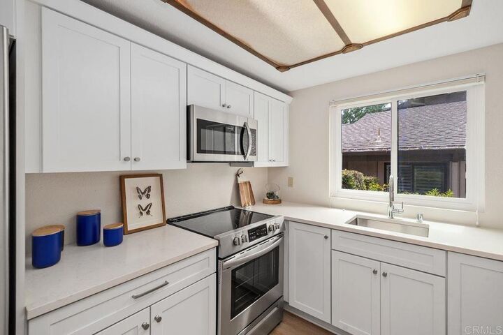 Property Photo: 8370 Via Sonoma F CA 92037
