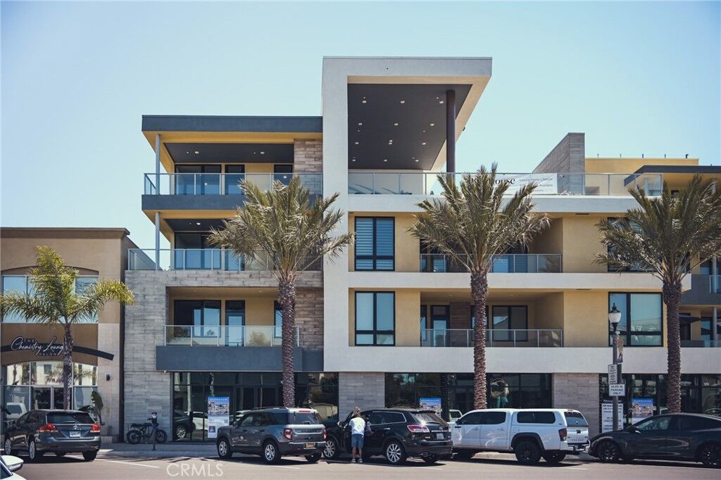 Property Photo:  414 Main Street 330  CA 92648 