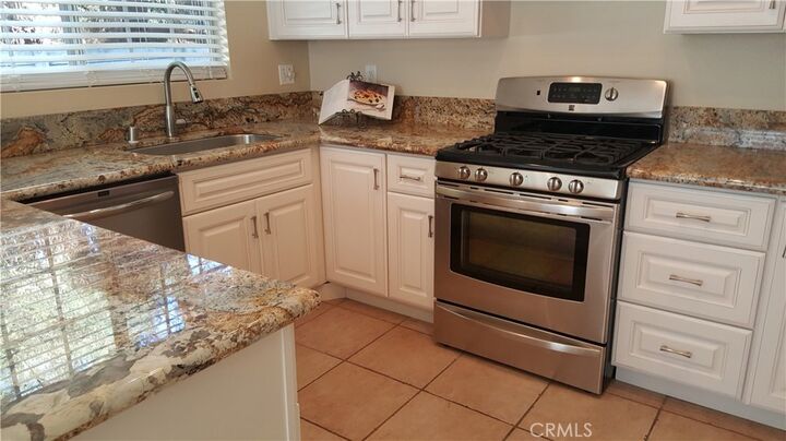 Property Photo:  64 Woodleaf  CA 92614 