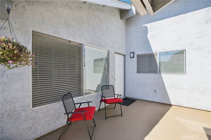 Property Photo:  9594 Pettswood Dr 4  CA 92646