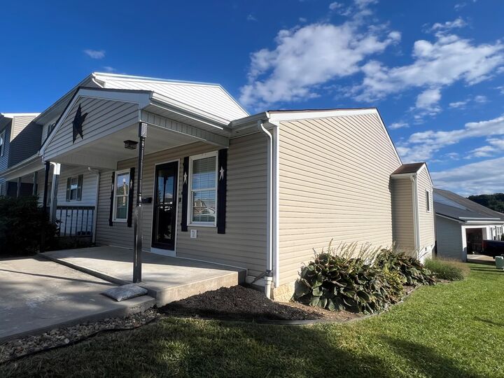 Property Photo:  1423 Hoge  WV 24740 