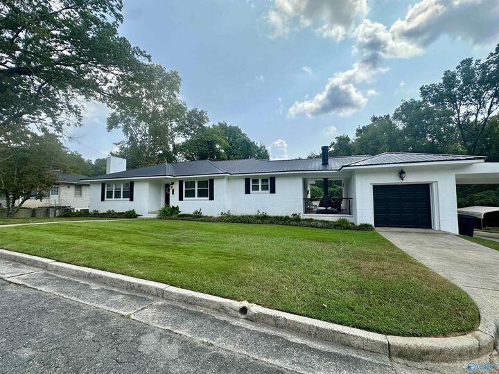 Property Photo: 916 Edgewood Drive AL 35901