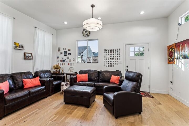 Property Photo:  1011 N Derbigny Street  LA 70116 