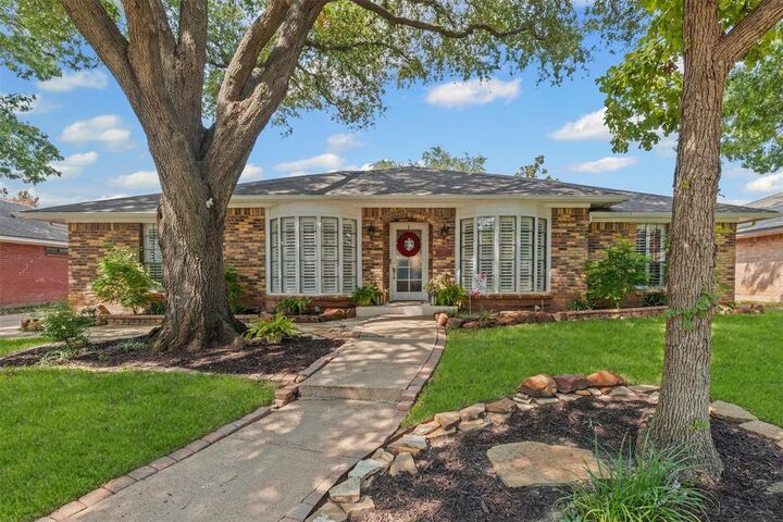 Property Photo:  607 Whistler Drive  TX 76006 
