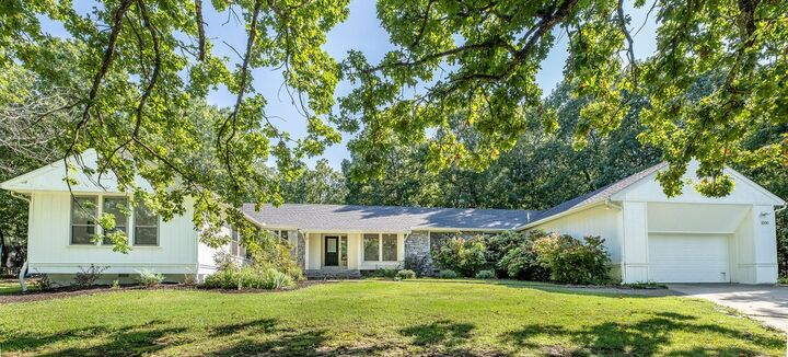 Property Photo: 1500 N Canterbury Road AR 72701