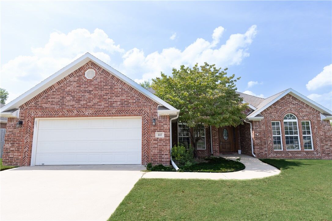 Property Photo: 237 Briarhill Drive AR 72730