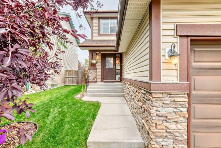 Property Photo: 54 Cougarstone Mews SW AB T3H 5A2