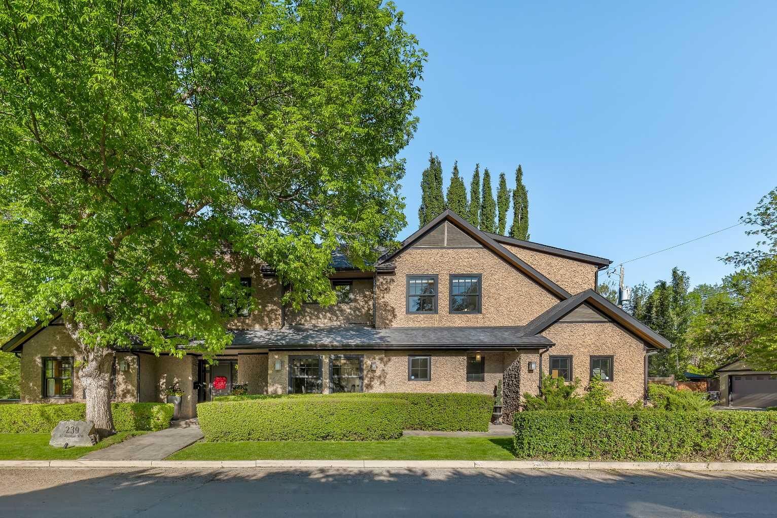 Property Photo:  239 37 Avenue SW  AB T2S 0V1 