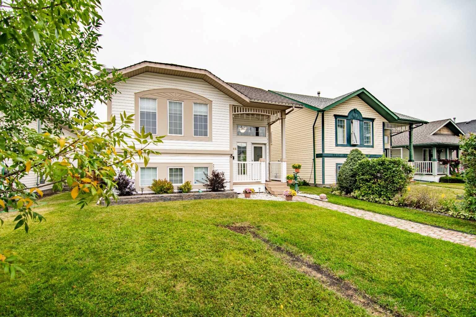 Property Photo: 264 Lancaster Drive AB T4R 2S6
