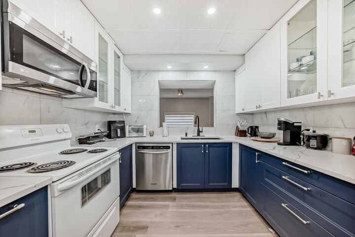 Property Photo:  7 Westland Road 2  AB T1S 1Z1 