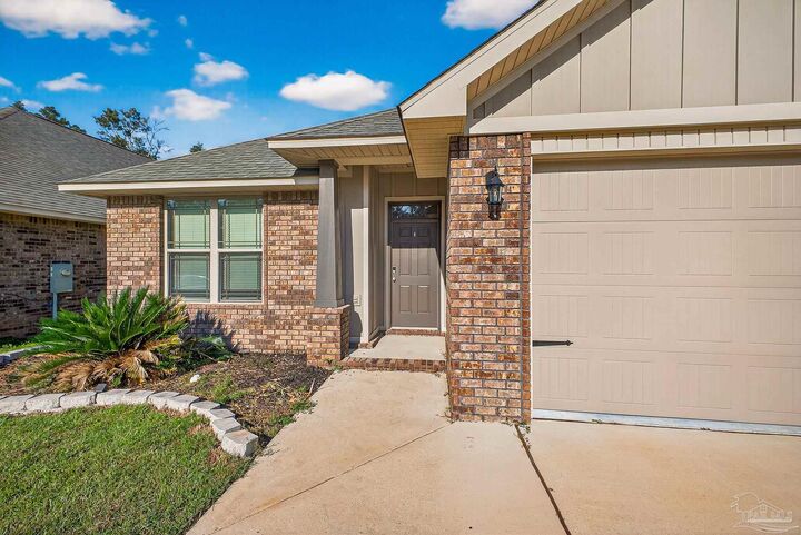 Property Photo: 3892 Shady Grove Dr FL 32571