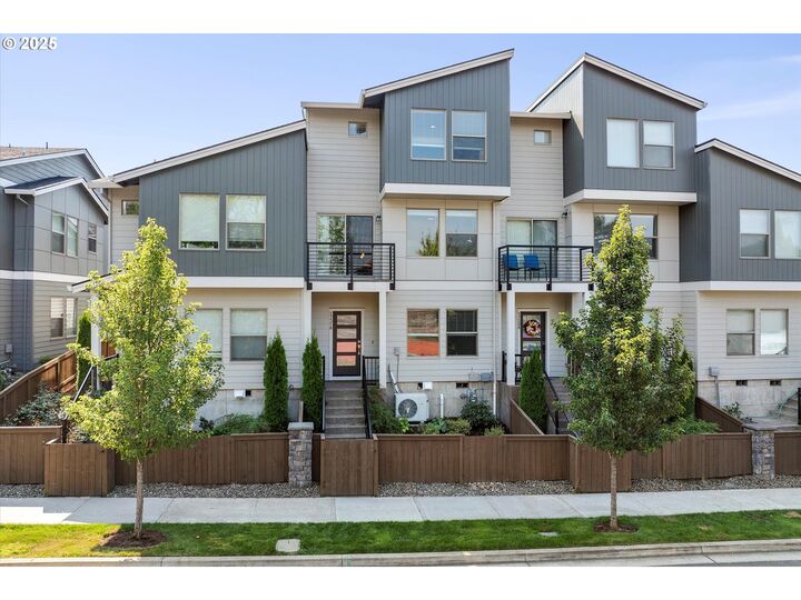 Property Photo: 17310 SE Crossroads Ave OR 97086