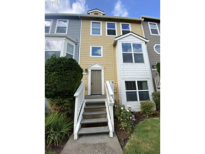 Property Photo: 2591 NW 1st Dr OR 97030