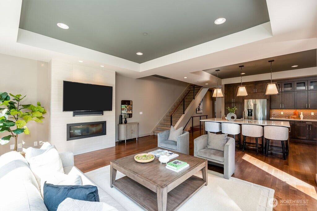 Property Photo:  205  4th Court S 13  WA 98033 