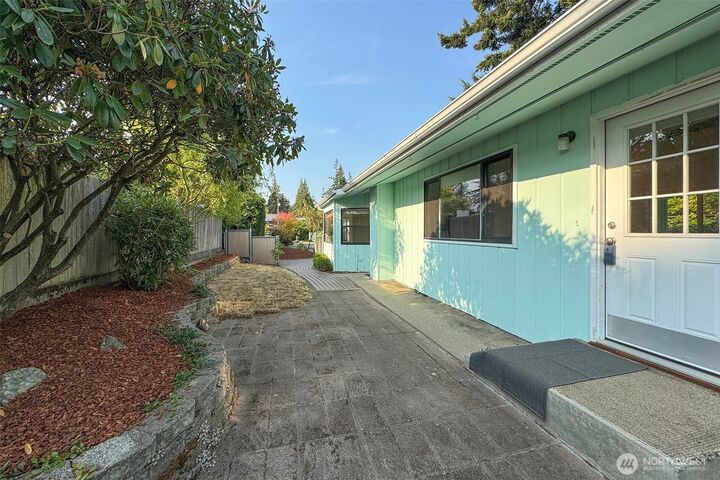 Property Photo:  1405 W 10th Street  WA 98363 