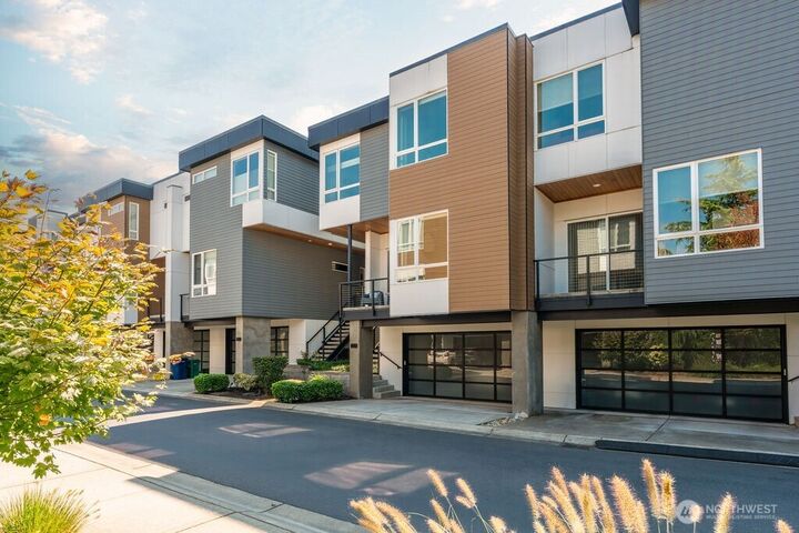 Property Photo: 205 4th Court S 13 WA 98033