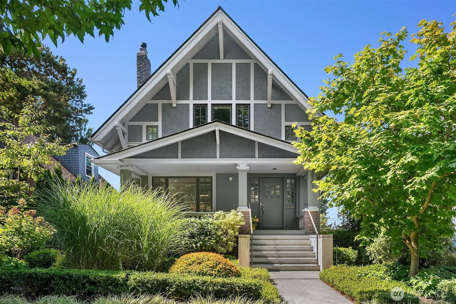 Property Photo: 2561 10th Avenue W WA 98119