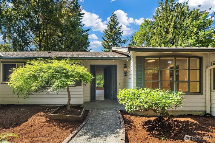 Property Photo: 8505 NE 27th Place WA 98004