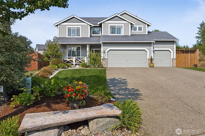 Property Photo:  2909  65th Street SE  WA 98092 