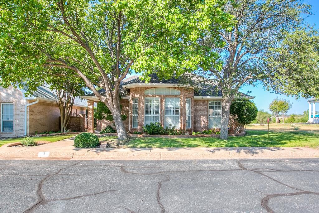 Property Photo: 3 Southridge Dr TX 76904