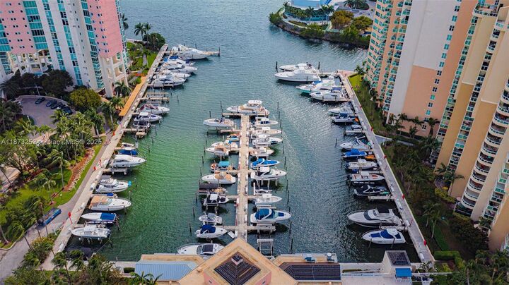 Property Photo: 3340 NE 190th St 1101 FL 33180