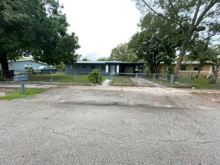 Property Photo:  1604 NW 15th Ct  FL 33311 