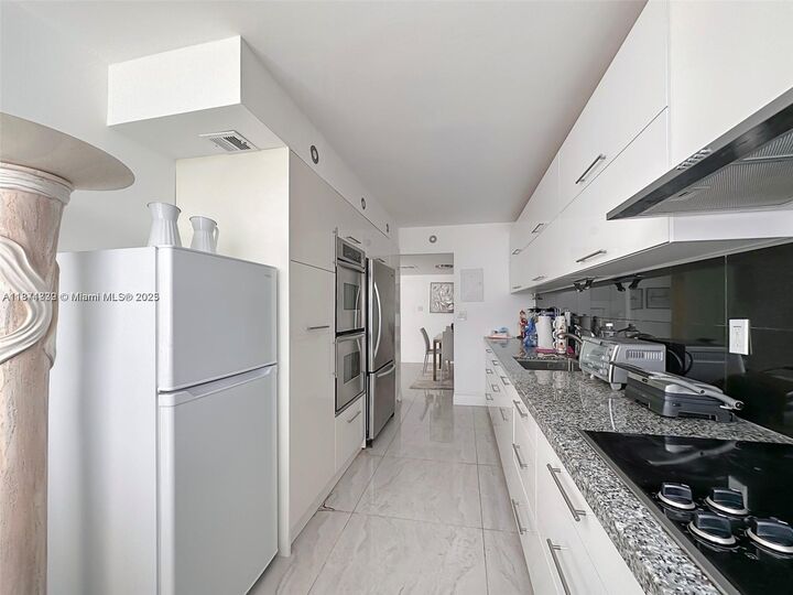 Property Photo: 18071 Biscayne Blvd 1104 FL 33160